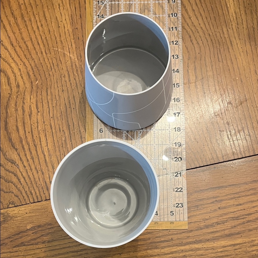 Barbara Barry for Middle Kingdom porcelain vases/planters - Picture 15 of 15